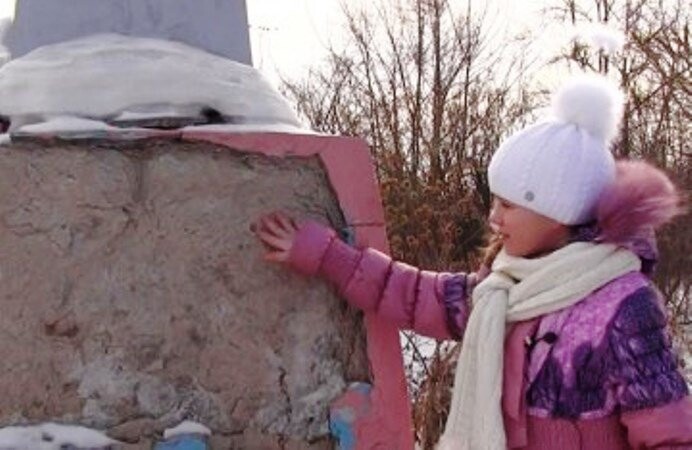 Третьеклассница из Челябинска добилась реставрации памятника погибшим 
