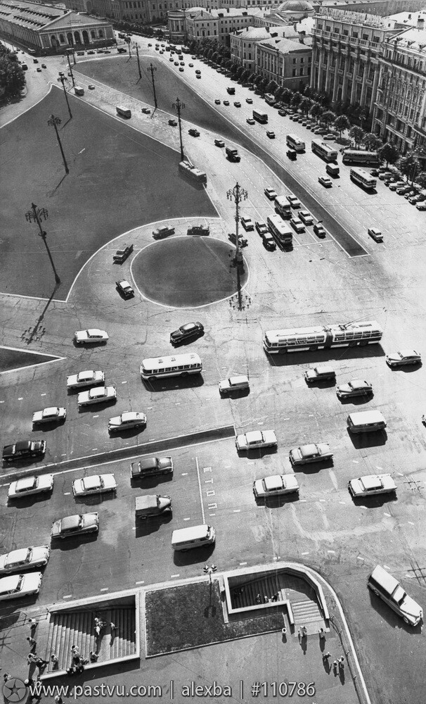 Как автотранспорт изгоняли с исторических площадей