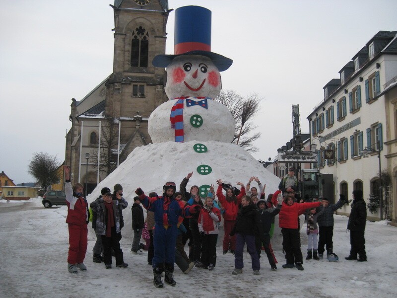 Огромный снеговик в Германии 