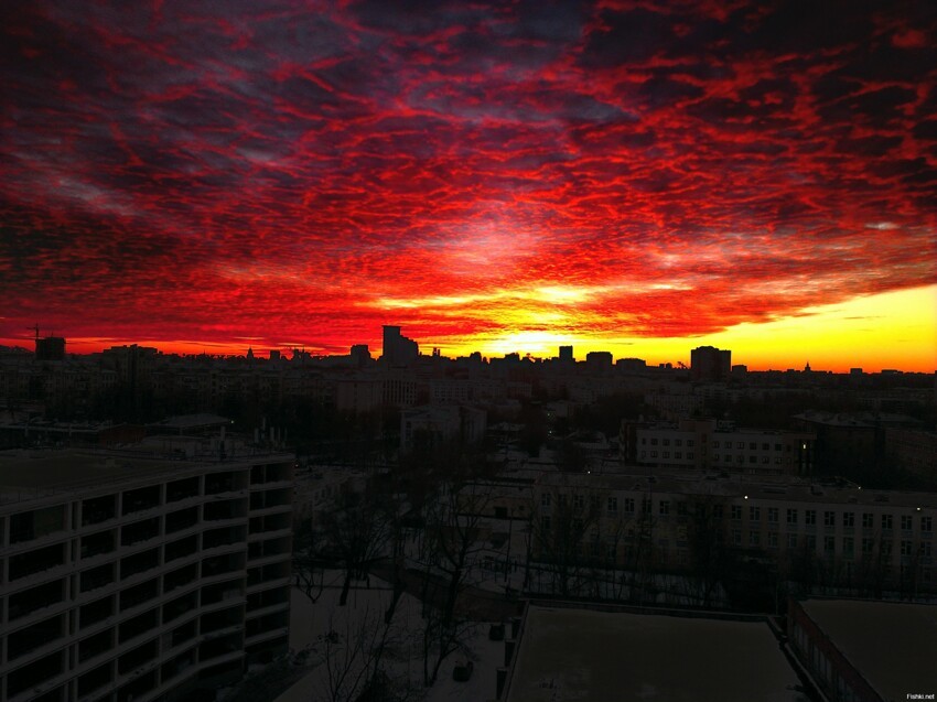 Вот такой закат был в Москве 16