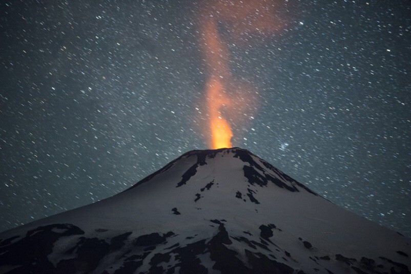 Вулкан Вильяррика в Араукании, Чили. 