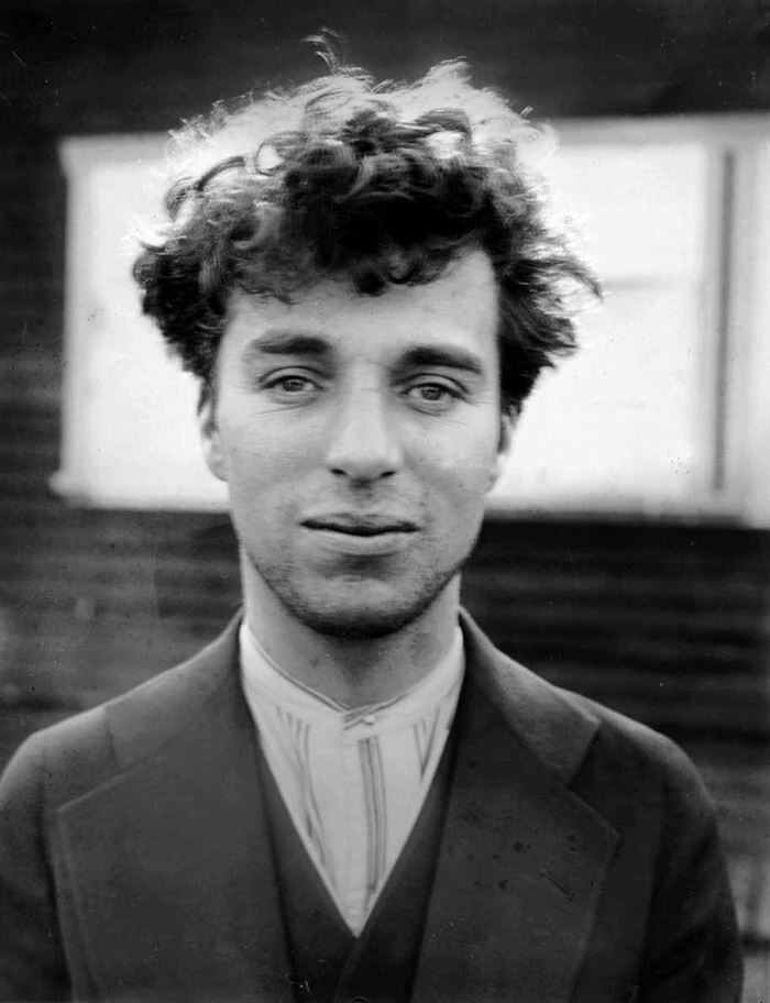 27. Чарли Чаплин в возрасте 27 лет. 1916 год