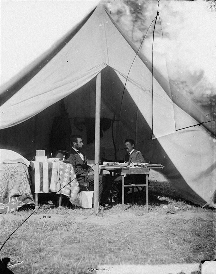 28. Президент Линкольн встречается с генералом армии в сентябре 1862 года, Энтитем, Мэриленд