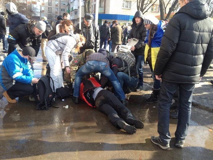 Во время мирного шествия в Харькове произошел взрыв. Есть погибшие