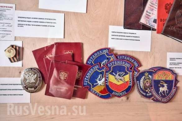 Порошенко «доказал» присутствие войск РФ на Украине жетоном российской