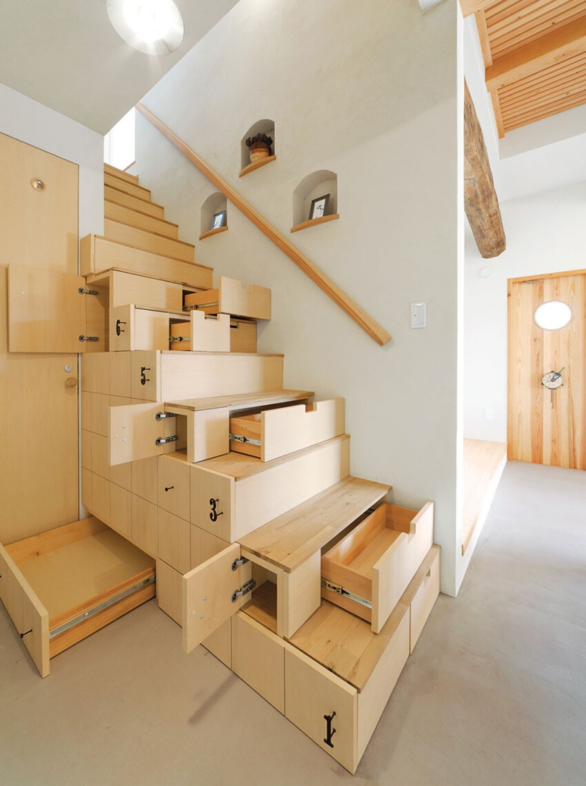 5. Компактная лестница — шкаф, в которой можно хранить множество нужных вещей.