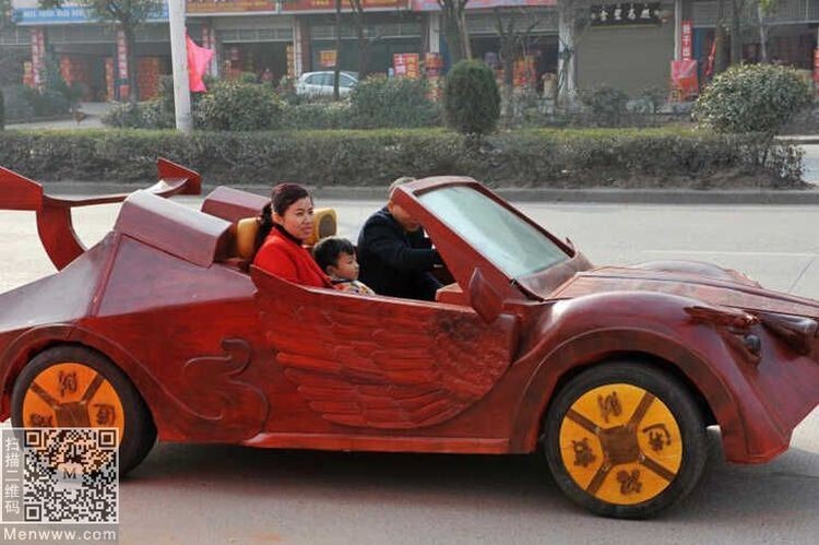 Китаец построил автомобиль из дерева в стиле дракона