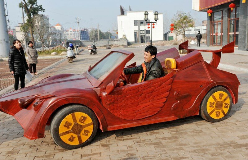 Китаец построил автомобиль из дерева в стиле дракона
