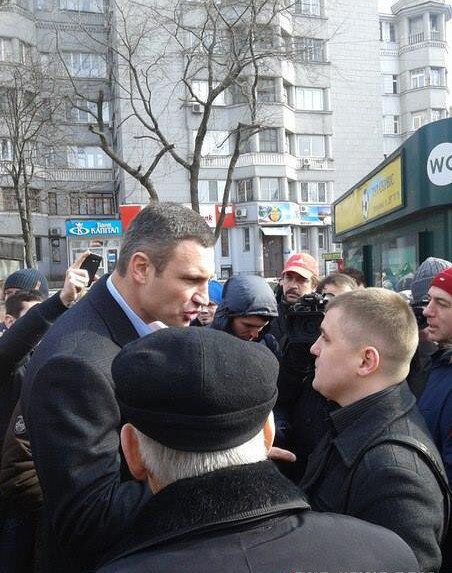 Кличко опешил от вопроса о 23 февраля и предложения идти на фронт