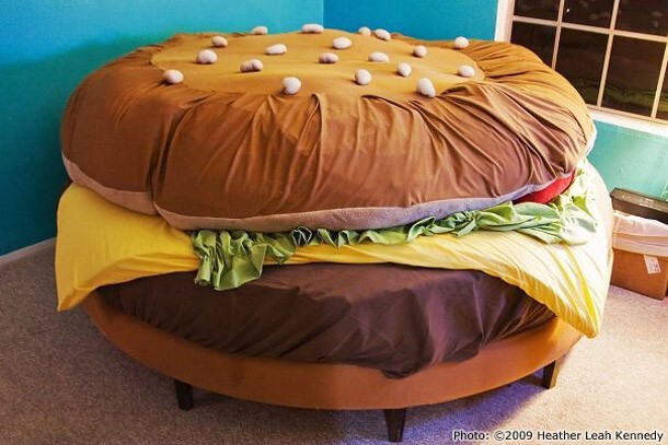 12. Кровать – гамбургер