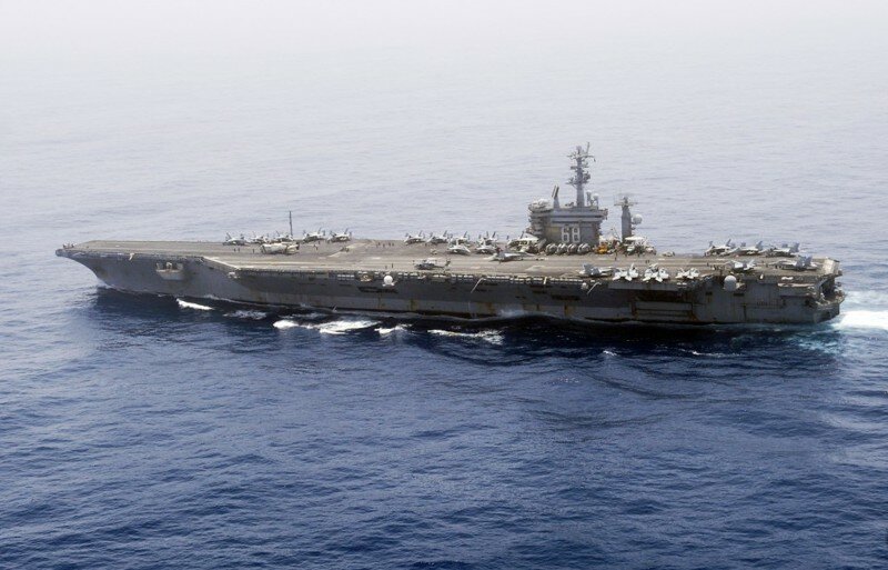 Иранские военные «потопили» макет американского авианосеца! 