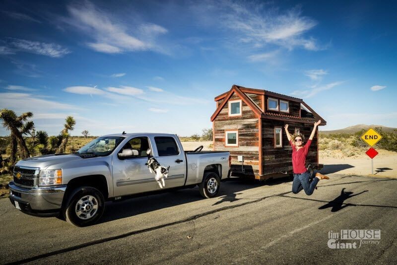 Пара построила дом на колесах и отправилась в путешествие