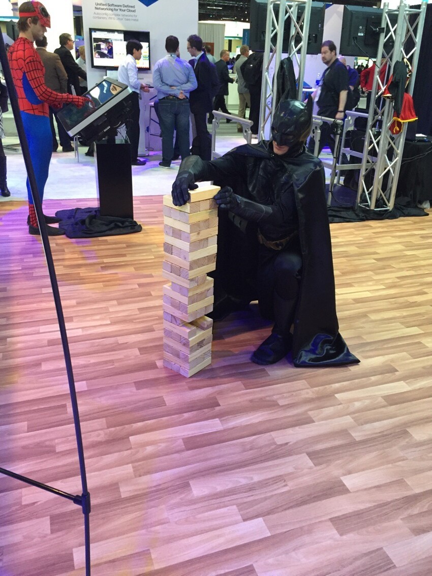 Бэтмен играет 