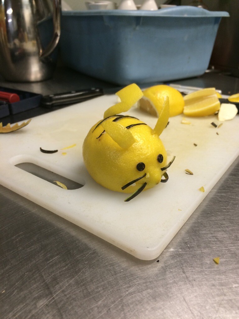 Мышка из лимона 