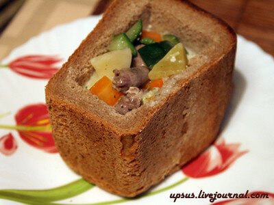 Овощной сливочный суп с сердечками в хлебе 