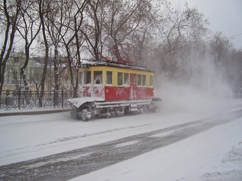 Снегочисты (Зима прошла, но март ещё впереди)