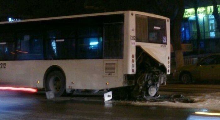 В Ростове у автобуса выпал, а затем загорелся двигатель