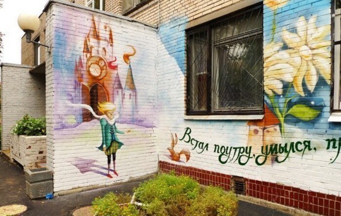9. Сказочное граффити на стене детского сада. Пулковское шоссе, д. 34, к. 2
