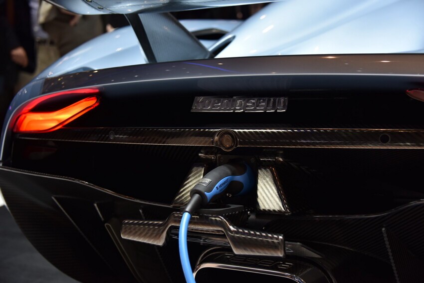 Гибридный Koenigsegg Regera мощностью более 1500 лошадиных сил