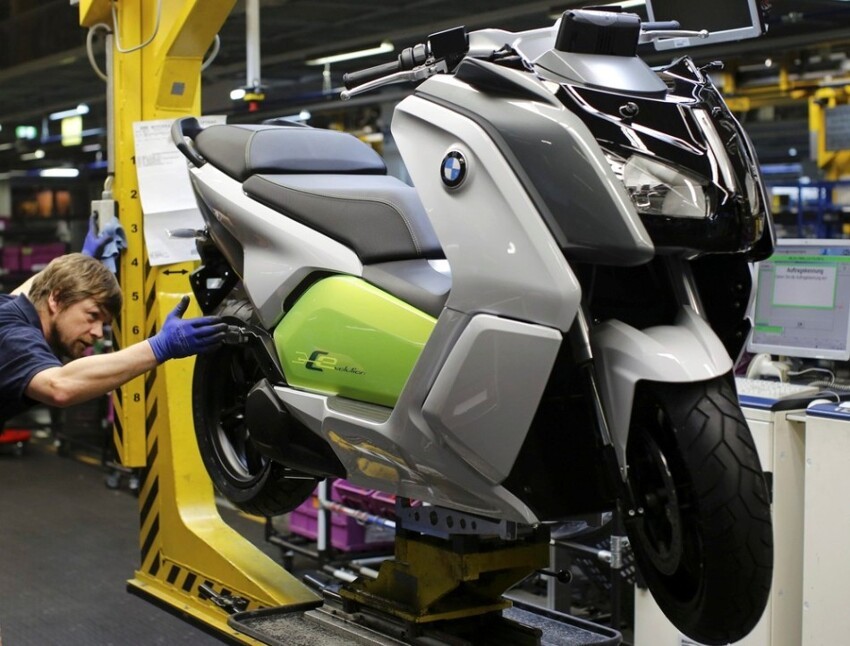 Как делают электрический скутер  BMW
