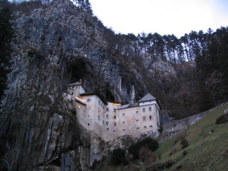 Предъямский град (замок в пещере) 