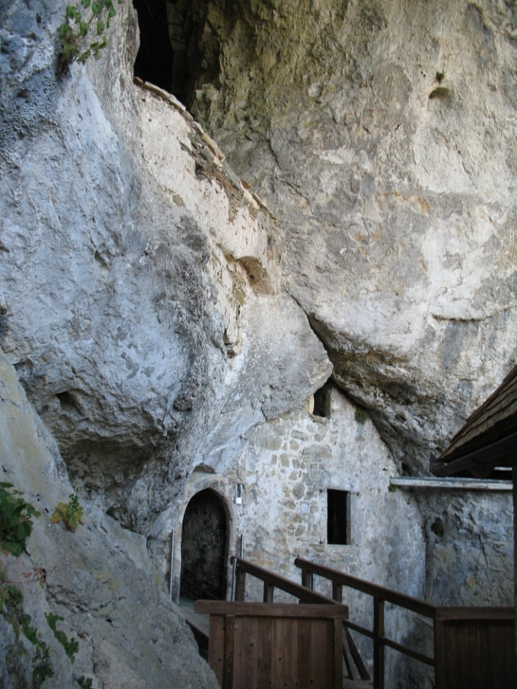 Предъямский град (замок в пещере) 