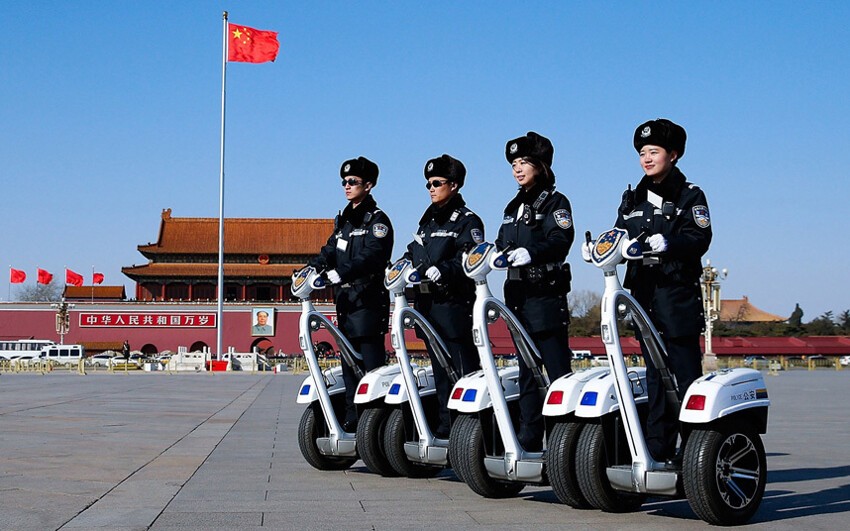 Полицейские на площади Тяньаньмэнь, Пекин, Китай