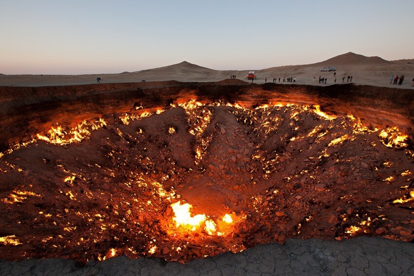 8. Туркменистан. Газовый кратер Дарваза. (Martha de Jong-Lantink)