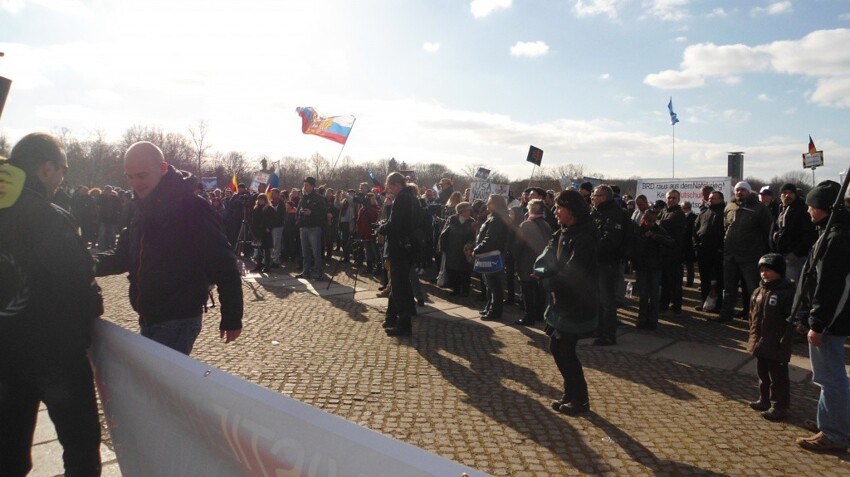 Нет войне! Митинг у Рейсхтага