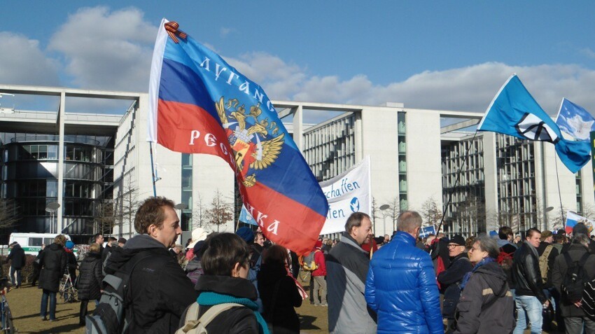 Нет войне! Митинг у Рейсхтага