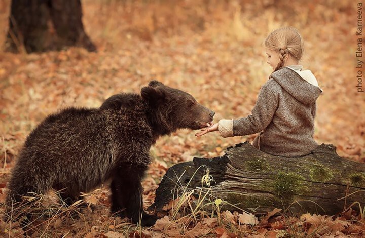 Фотограф снимает удивительные фотографии детей с животными