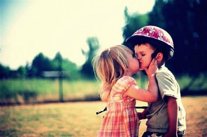 8. Впервые поцеловать того, кто тебе симпатичен.