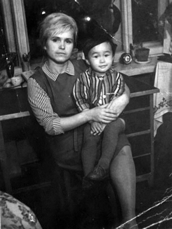 Виктор Цой с мамой Валентиной Васильевной
