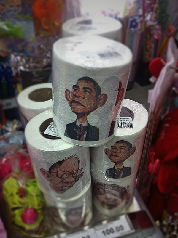Туалетная бумага с Обамой и Порошенко появилась в России