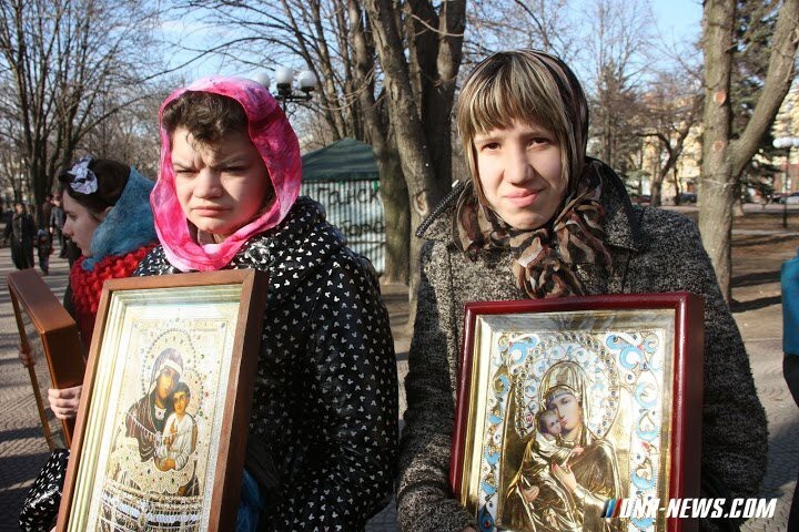 Грем Филлипс. 33 фотографии замечательных женщин Новороссии.