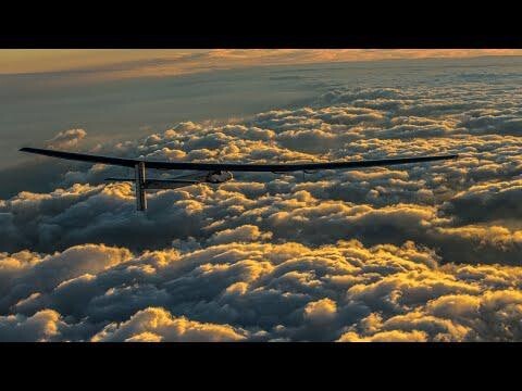 Самолет на солнечных батареях начал первый кругосветный перелет  