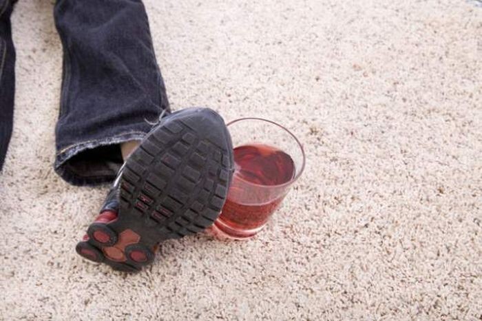 7. Как удалить пятна сока на ковре