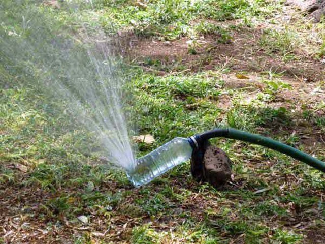 Водяной распылитель для полива газона