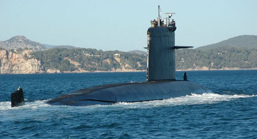 Одна французская подводная лодка на учениях "потопила" авианосец