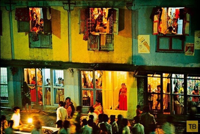  Вот как выглядели улицы бомбейского квартала красных фонарей 35 лет назад.