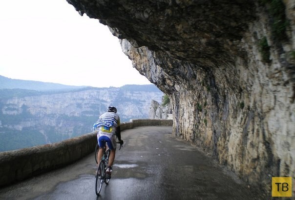 Дорога Комб Лаваль во Франции: настоящий аттракцион для велосипедистов