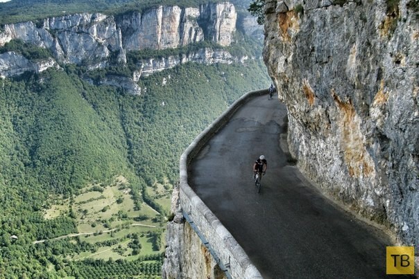 Дорога Комб Лаваль во Франции: настоящий аттракцион для велосипедистов