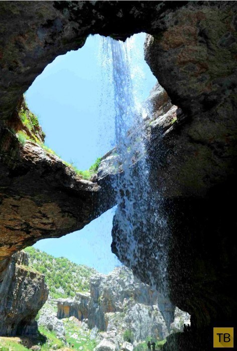 Глотка Баатары - красивейший водопад в Ливии