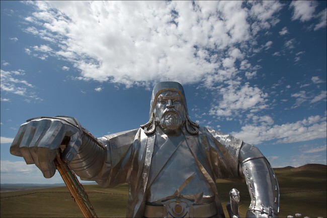 16. Статуя Чингисхана в Цонжин-Болдоге
