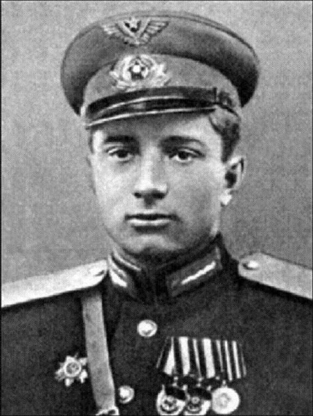  Владимир Гуляев, актёр и лётчик