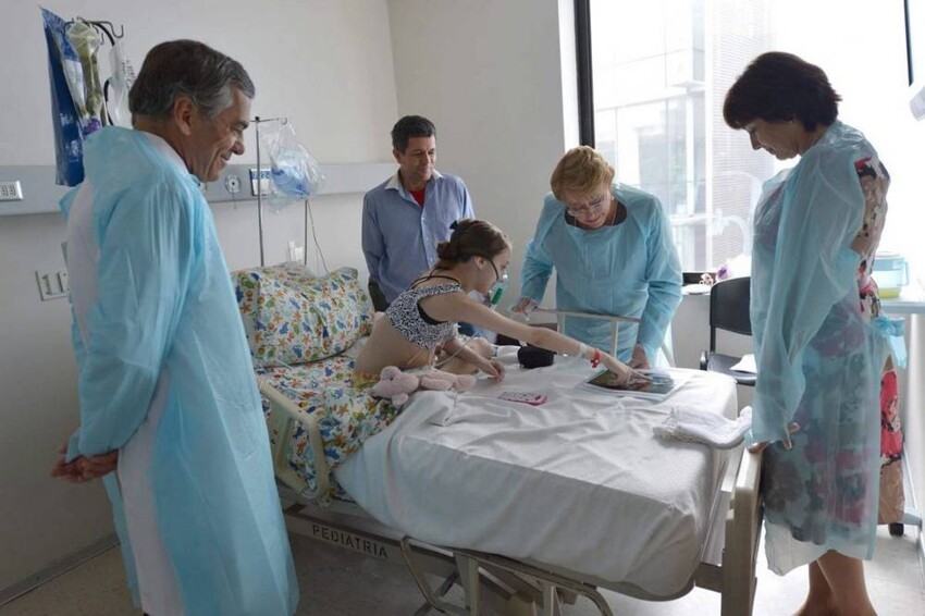 Президент Чили навестила больную девочку, попросившую ее об эвтаназии