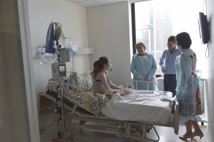 Президент Чили навестила больную девочку, попросившую ее об эвтаназии