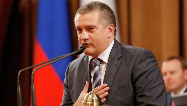 Глава Крыма решил урезать себе зарплату вдвое