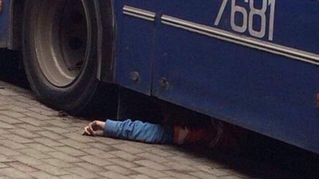 Женщина раздавлена автобусом в Бразилии