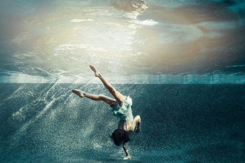 Современный танец под водой